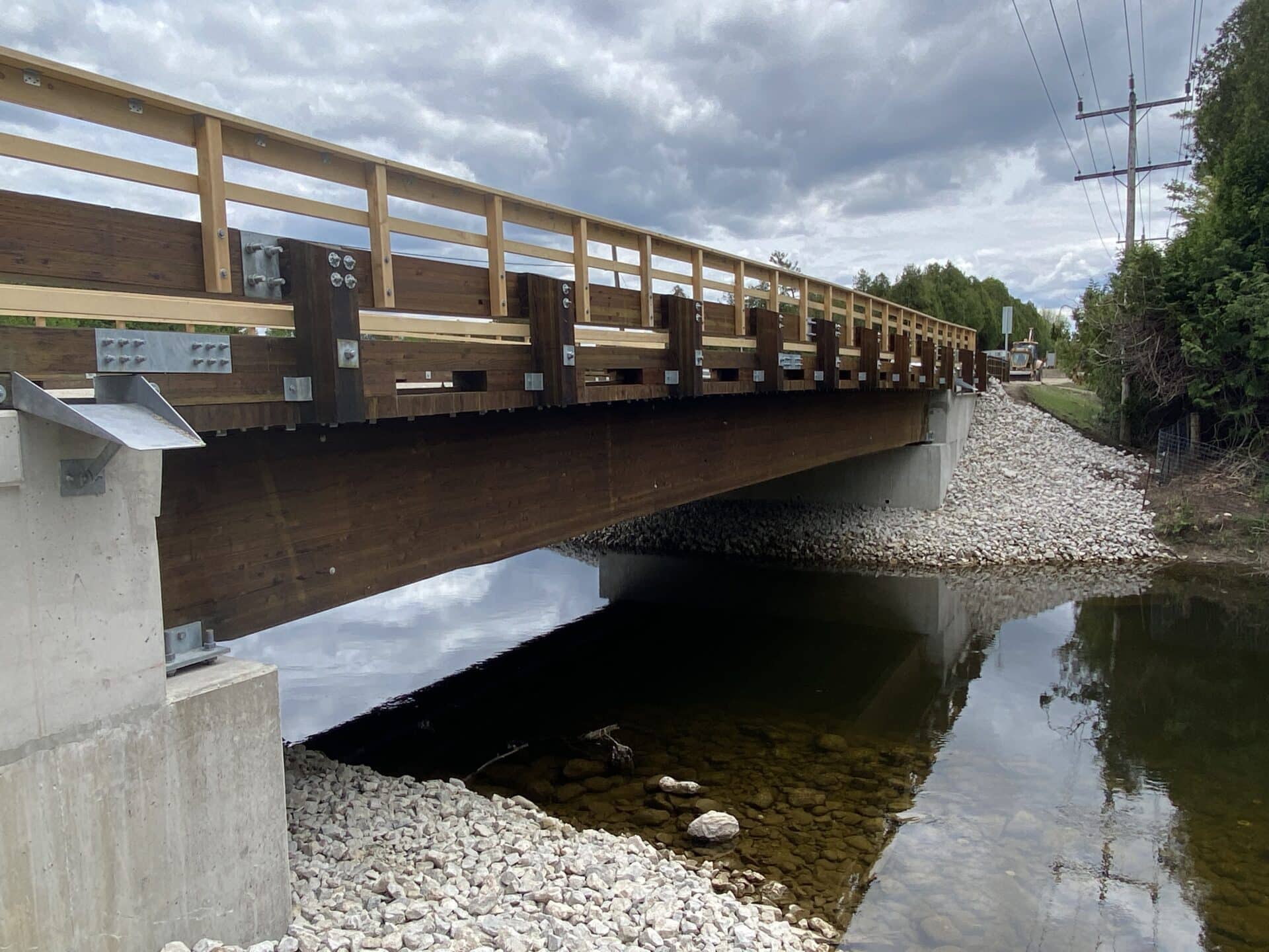 Completed Lantz Bridge alongside the adjacent span